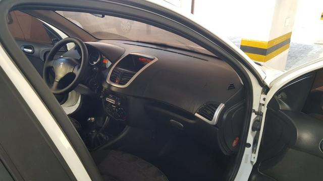 Peugeout 207 2011 HB XR 1.4 flex Novíssimo com cheiro de novo ,perfeito para uber couro - Foto 8