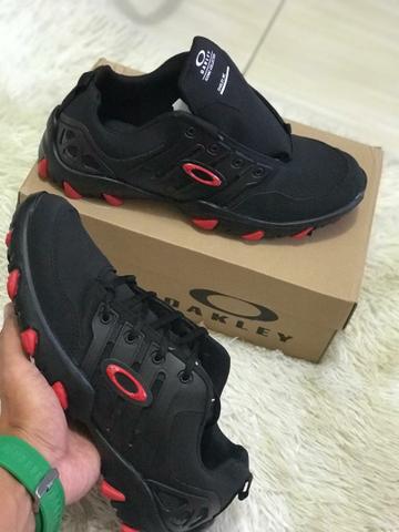 tenis bota oakley cano curto