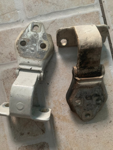 Par/dobradiça porta iveco 35s14 original - Foto 4
