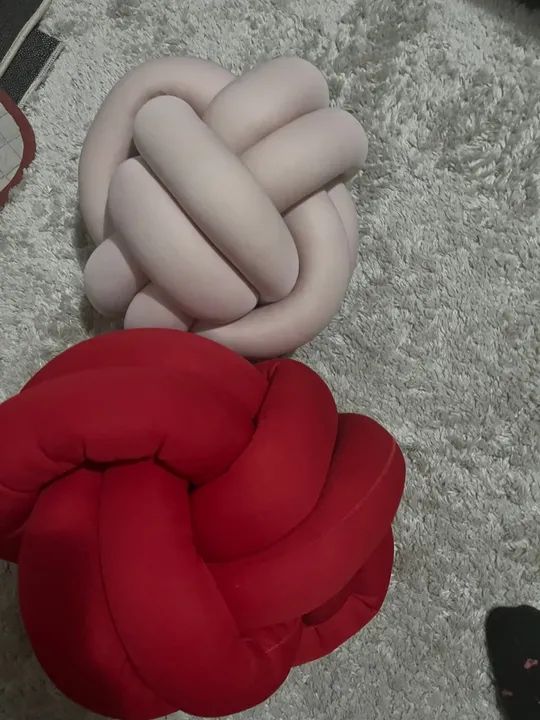 Almofadas decorativas em formato de nó