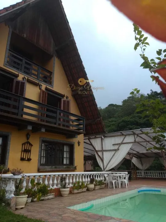 Casa para Venda em Teresópolis, Granja Guarani, 4 dormitórios, 1 suíte, 4 banheiros, 4 vag