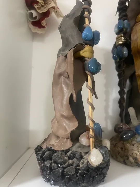 Escultura Bruxa Decorativa - Foto 4