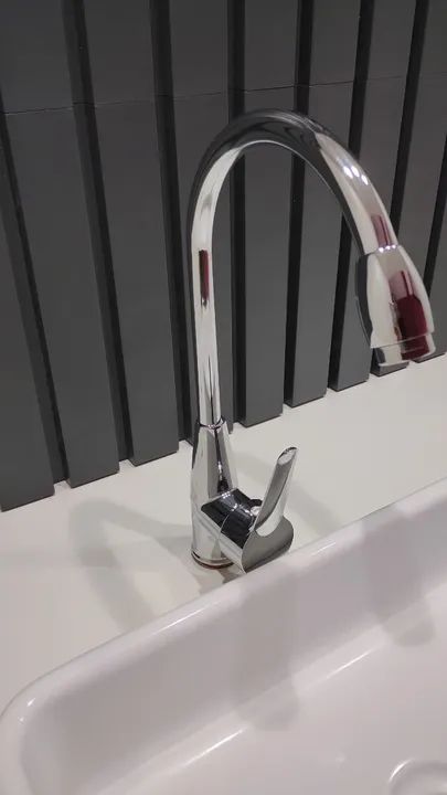 Torneira de bancada quente e frio importada 