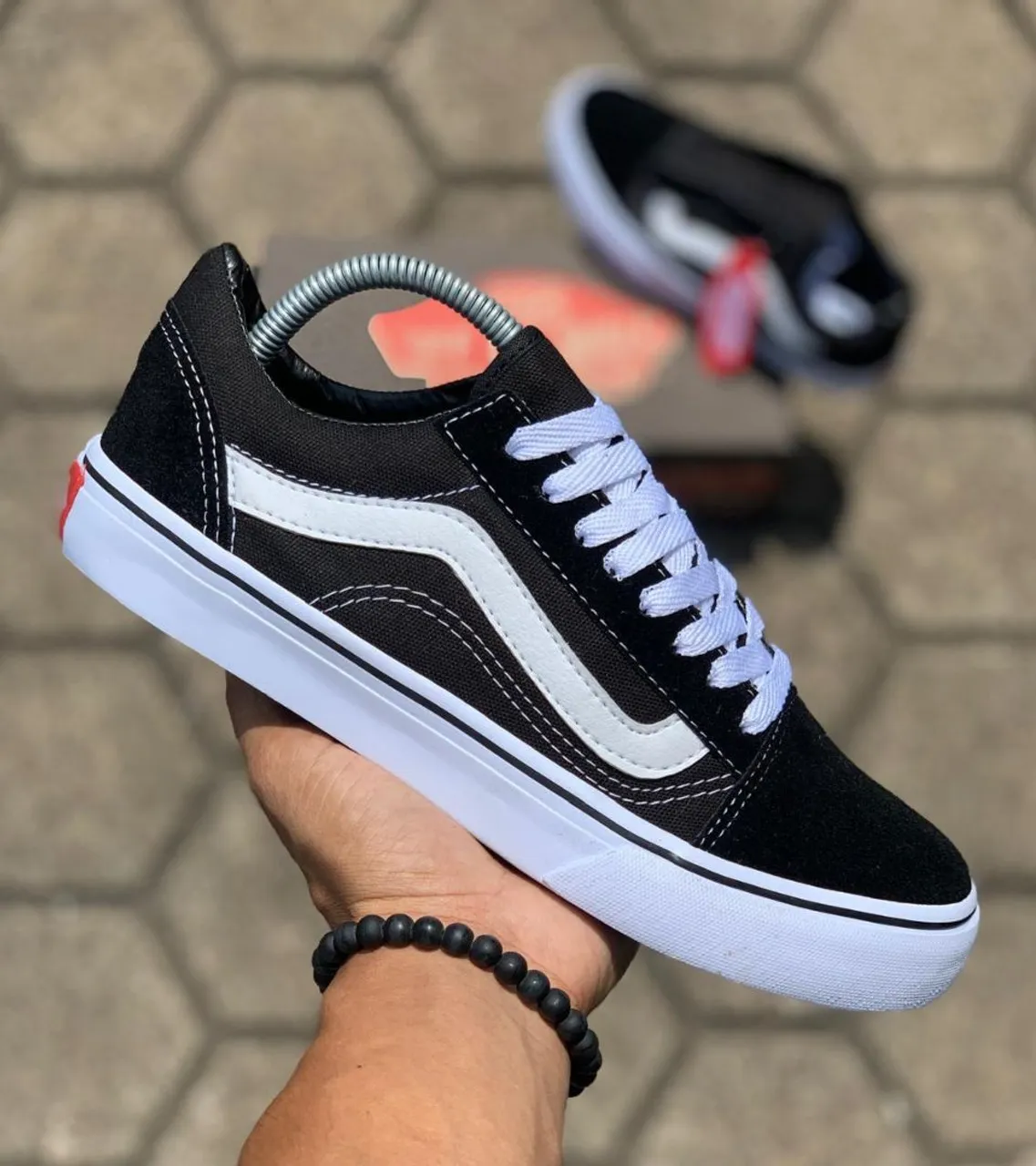 Tênis Vans Old Skool Preto e Branco - Novo