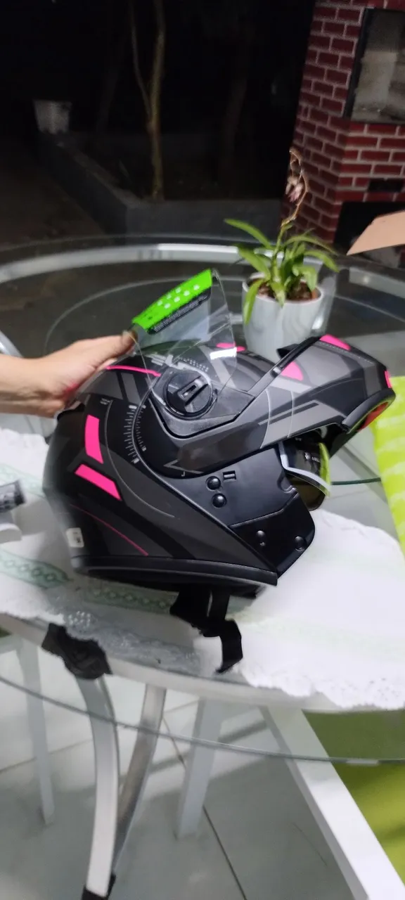 Capacete Articulado Preto com óculos