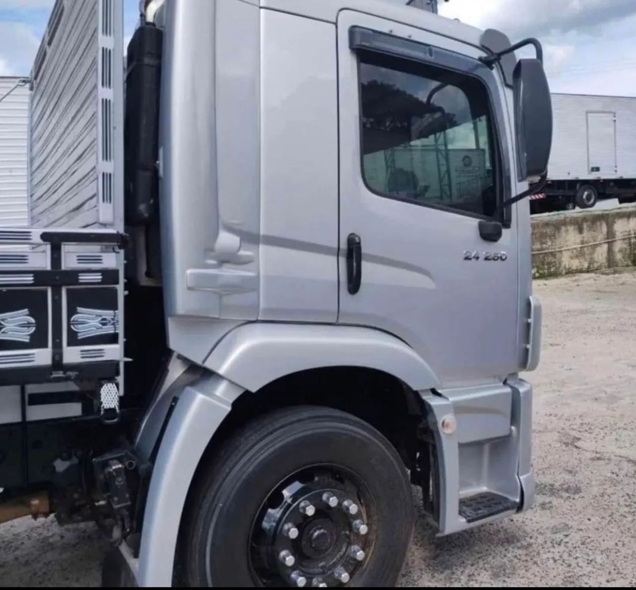 VW 24.250 CONSTELLATION 2010 carroceria - Foto 5