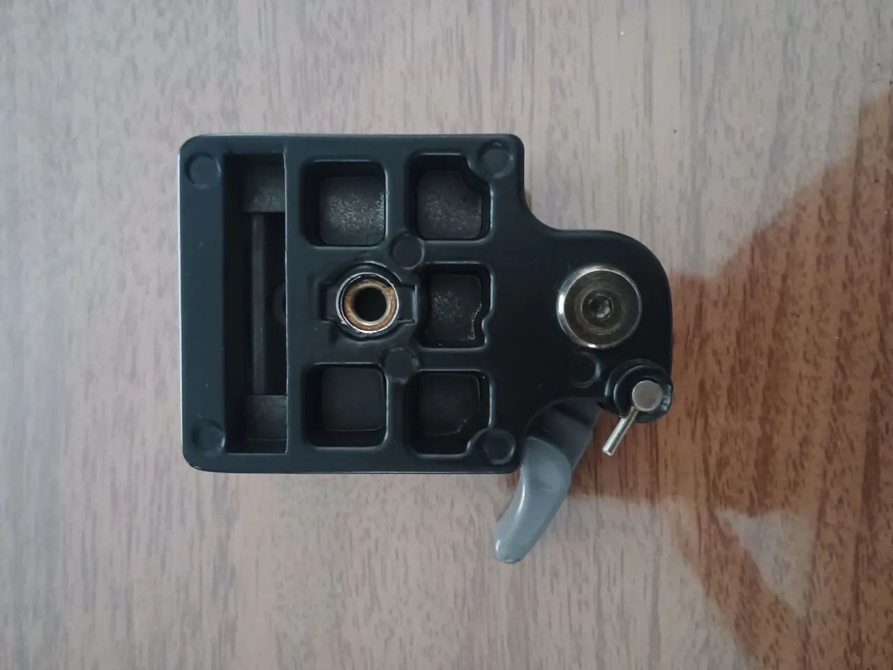 PLATE DE ENGATE RÁPIDO ORIGINAL MANFROTTO 323 - Foto 3