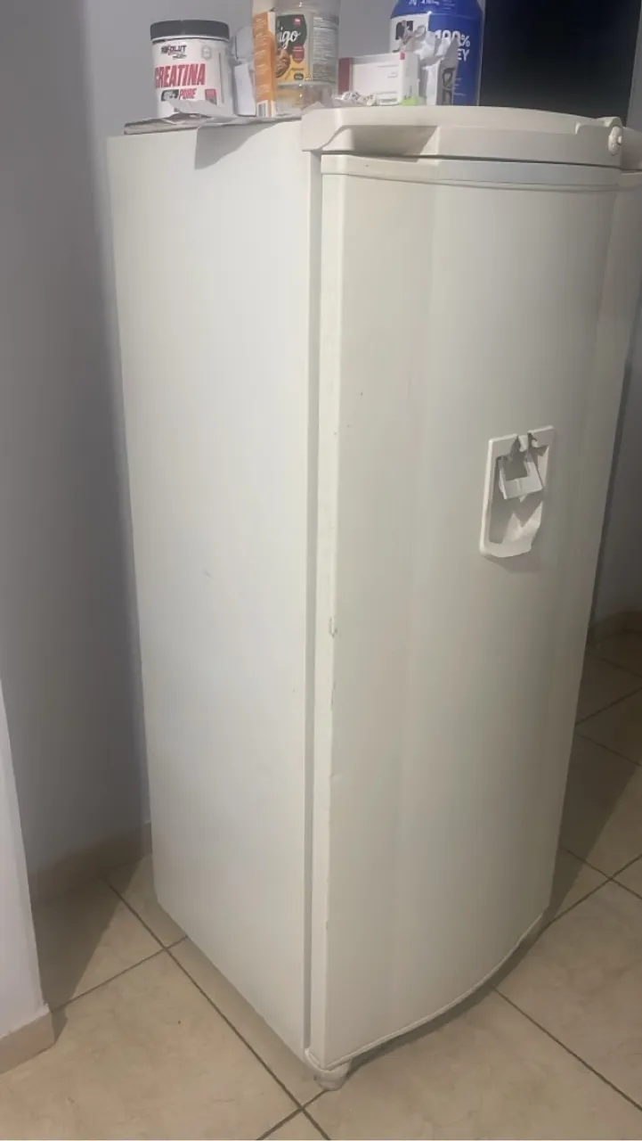Cama e guarda roupa nova dois mês de uso