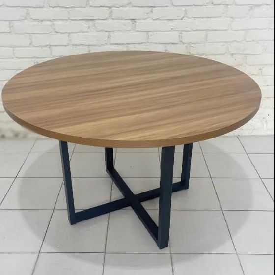 Mesa de reunião redonda 