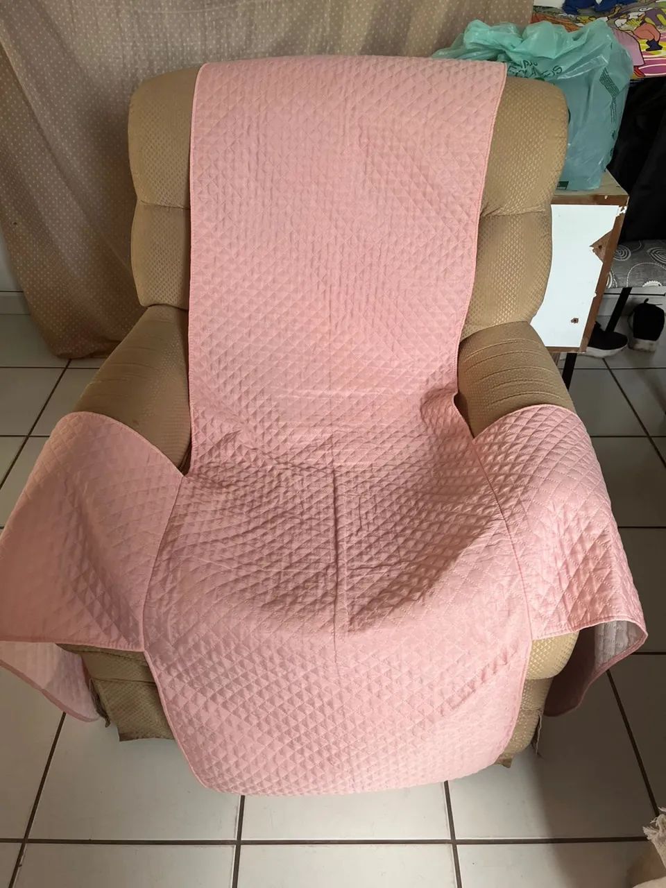 Vendo quadro decorativo e poltrona de amamentação 