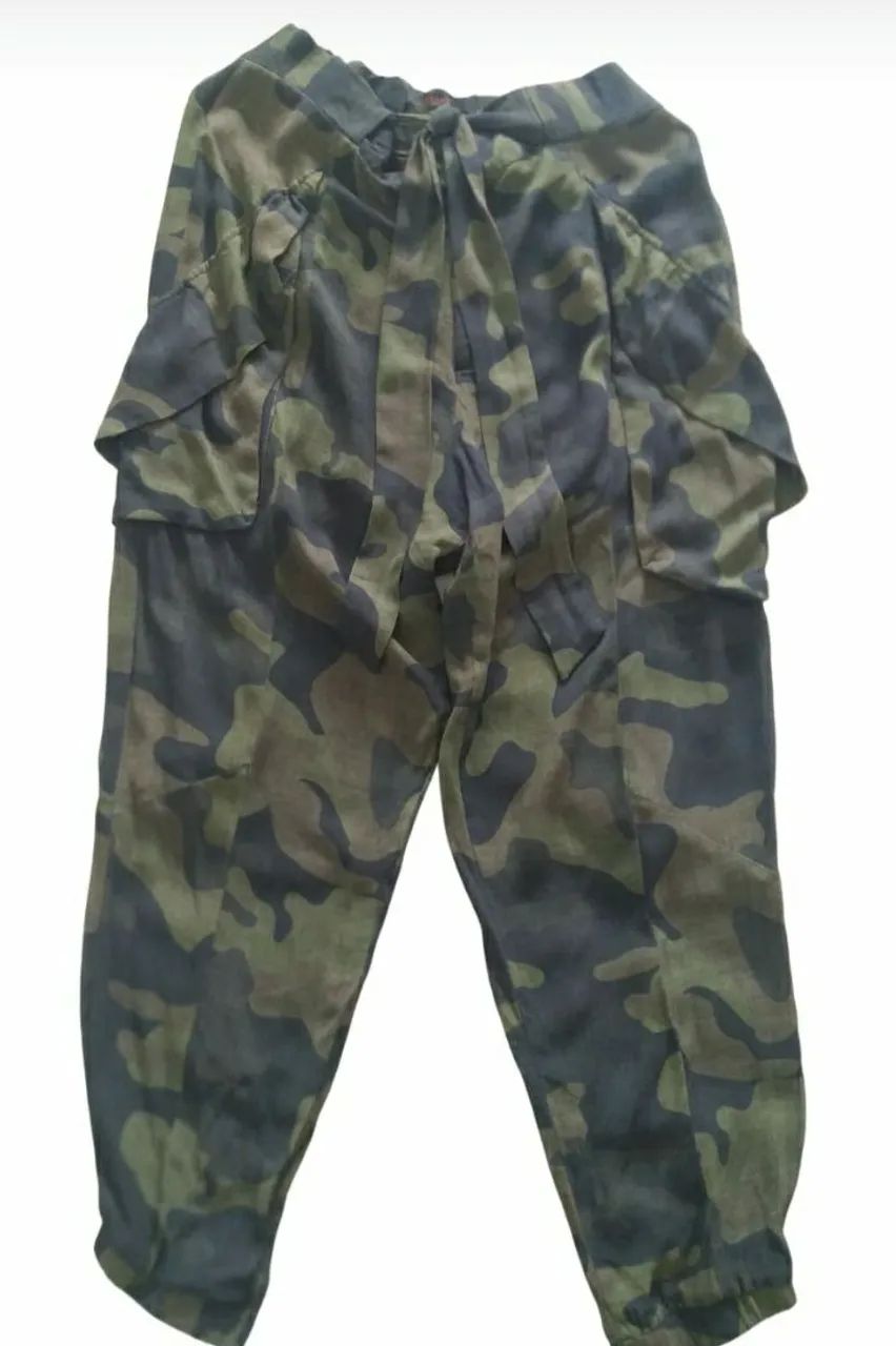 CONJUNTO DE CALÇA E CAMISA, ESTAMPA ANIMAL PRINT/CAMUFLADO, MARCA ANIMALE. - Foto 4