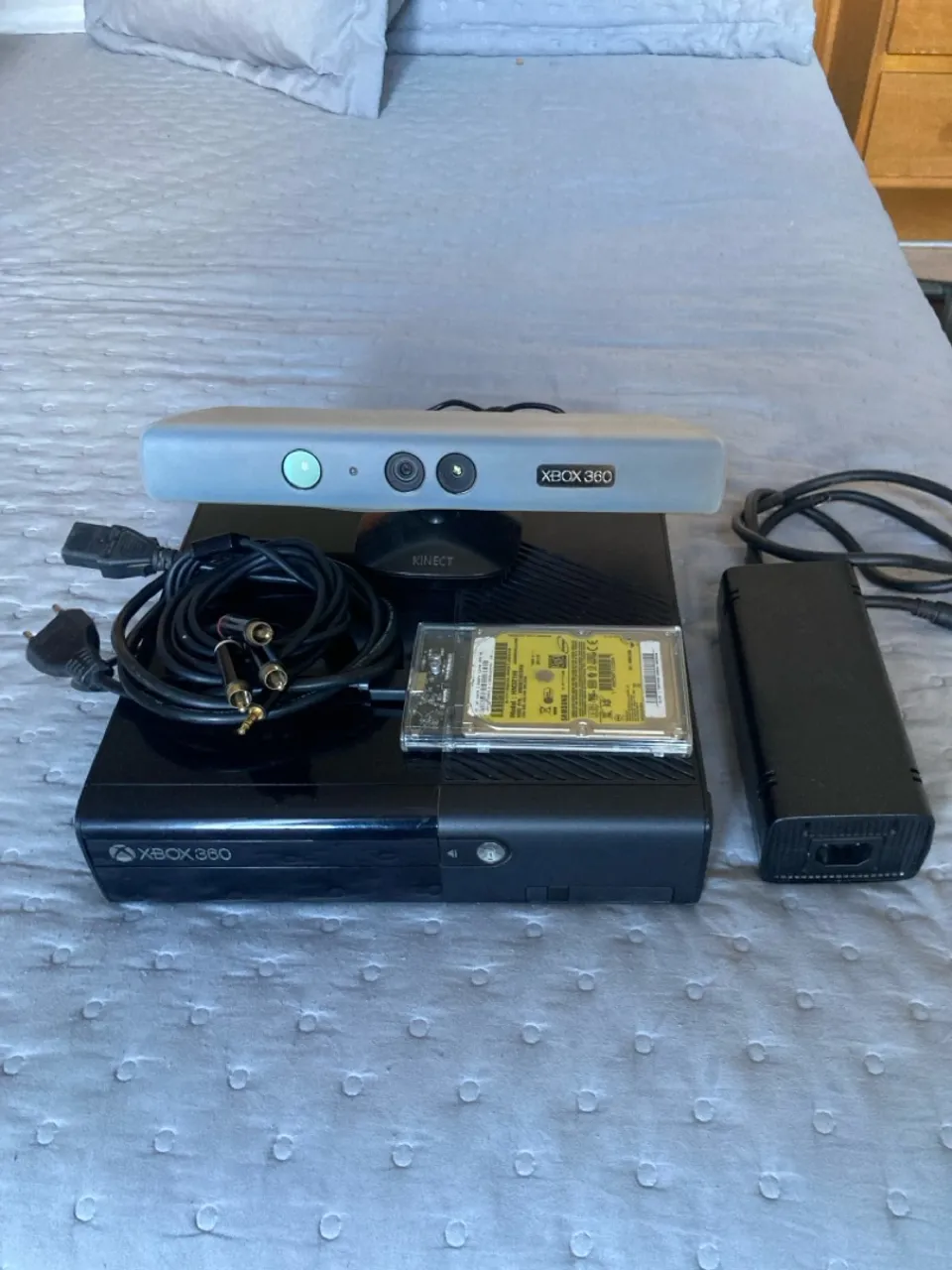 Xbox 360, desbloqueado, com 146 jogos, com tudo original