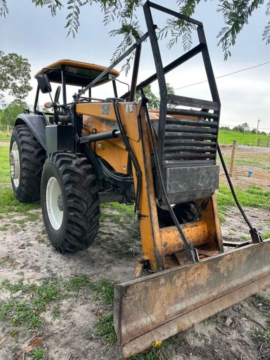 Trator Valtra Bm 110 ano 2014 