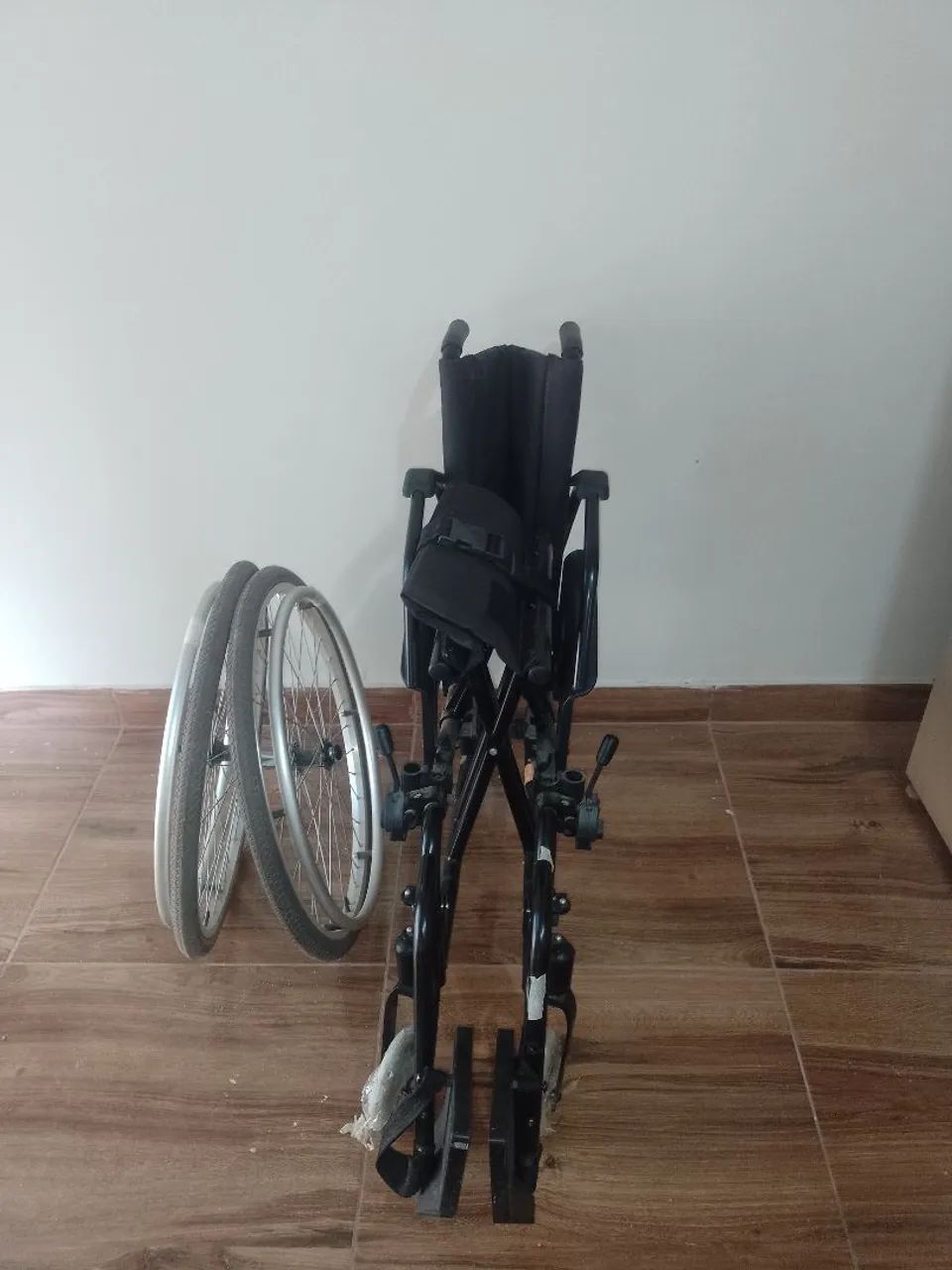 Cadeira de rodas KE super forte ORTOBRÁS, NOVA,  040cm de largura, altura e profundidade.  - Foto 4