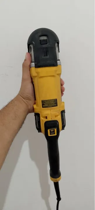 Politriz rotativa dewalt na caixa.