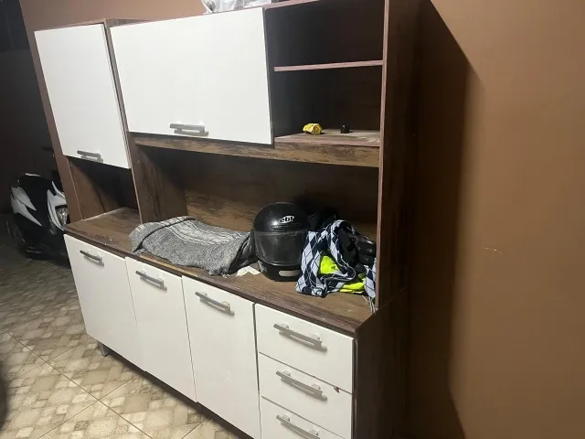 Vendo Armários Conforme fotos. Estão Super bom estado.