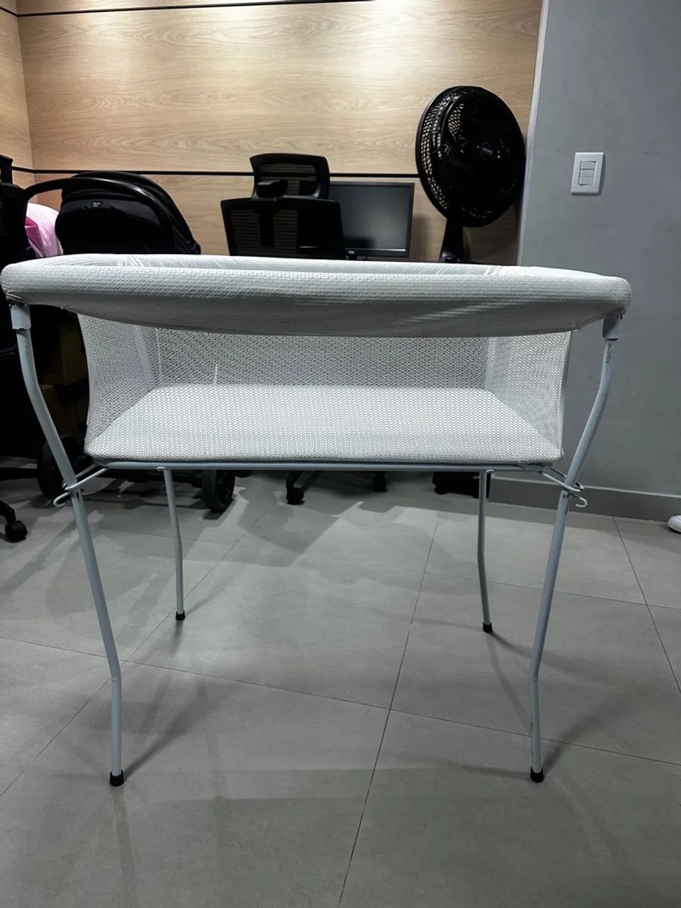 Berço Portátil com Tela e Estrutura Leve