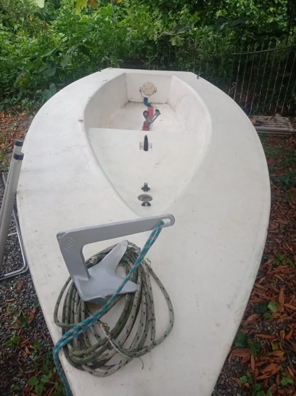 Veleiro Dingue apenas o Casco em bom estado Oportunidade Única