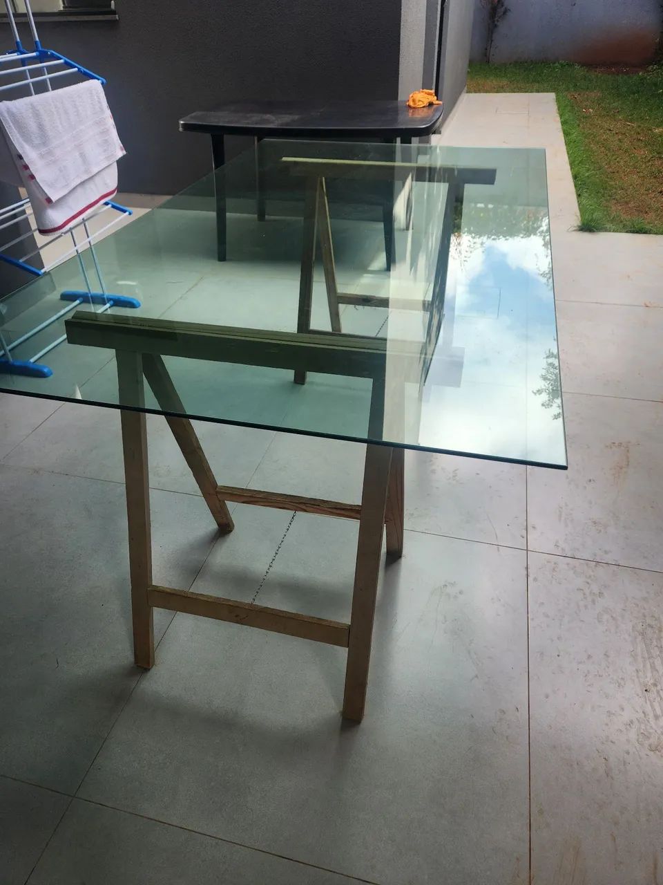 Mesa de vidro com cavaletes  - Foto 2