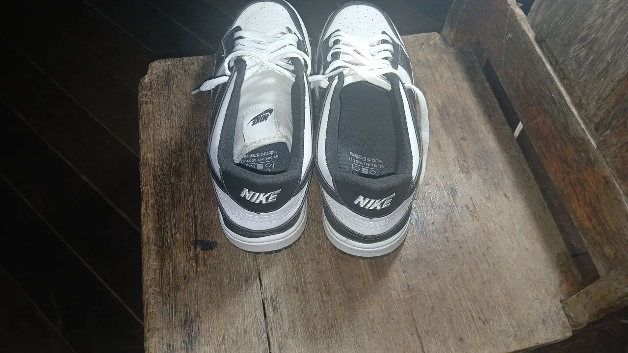 Tênis Nike Dunk Low - Branco e Preto