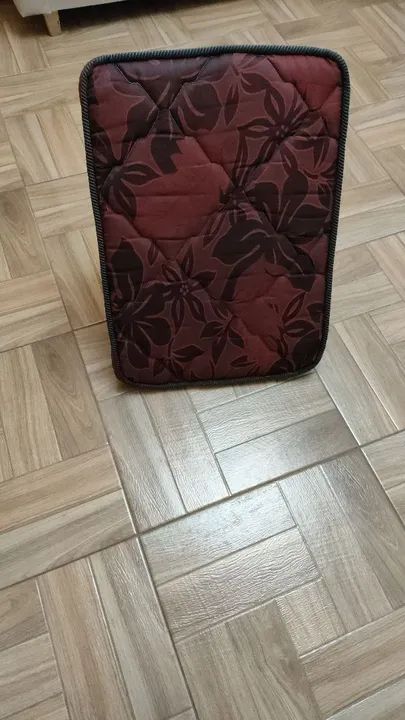 Travesseiro Triangular para Leitura ou descanso perna - Foto 3