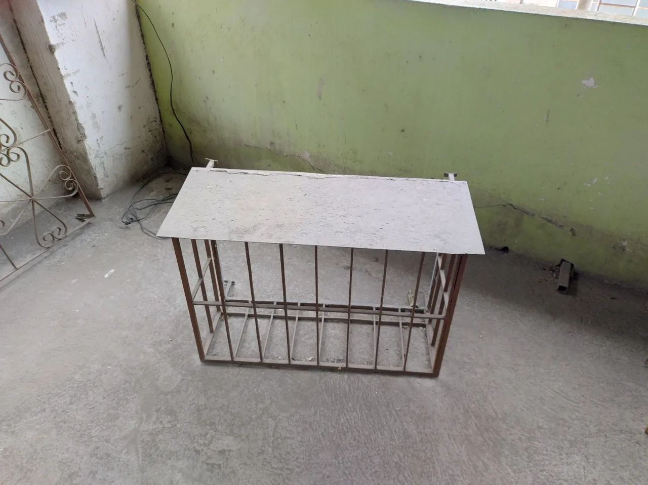 Grade de ferro para proteção de ar condicionado medindo 82x59x35 - Foto 2