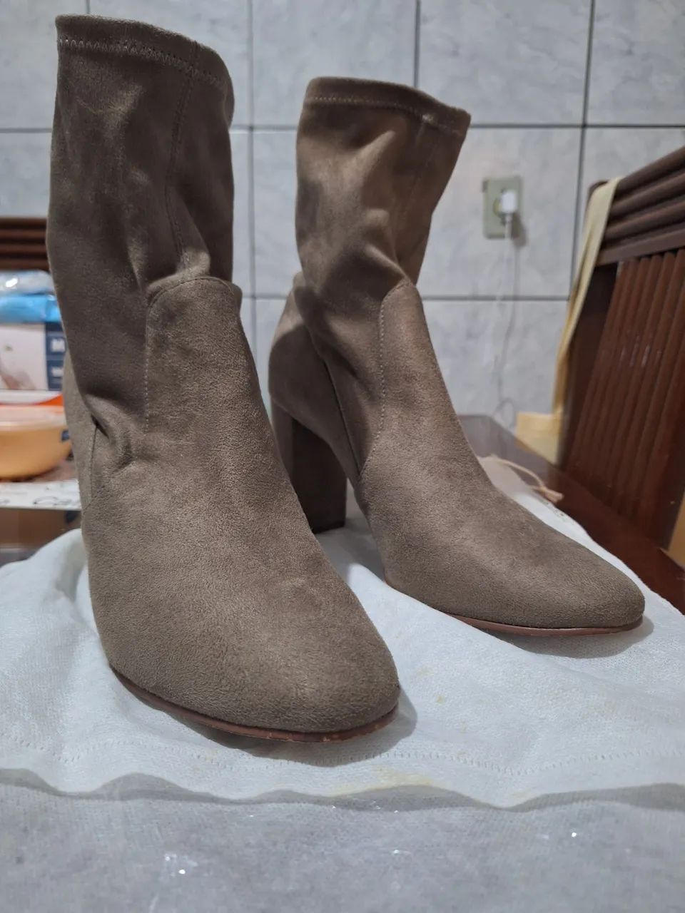 Bota Feminina Cano Curto - Bege - Foto 4