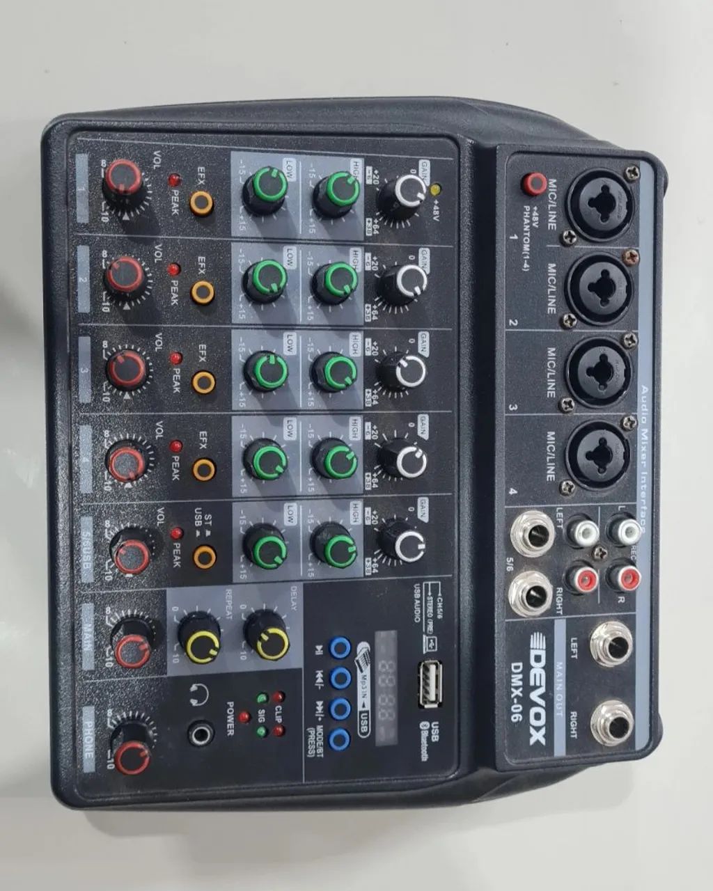 Mesa de Som Devox DMX-06