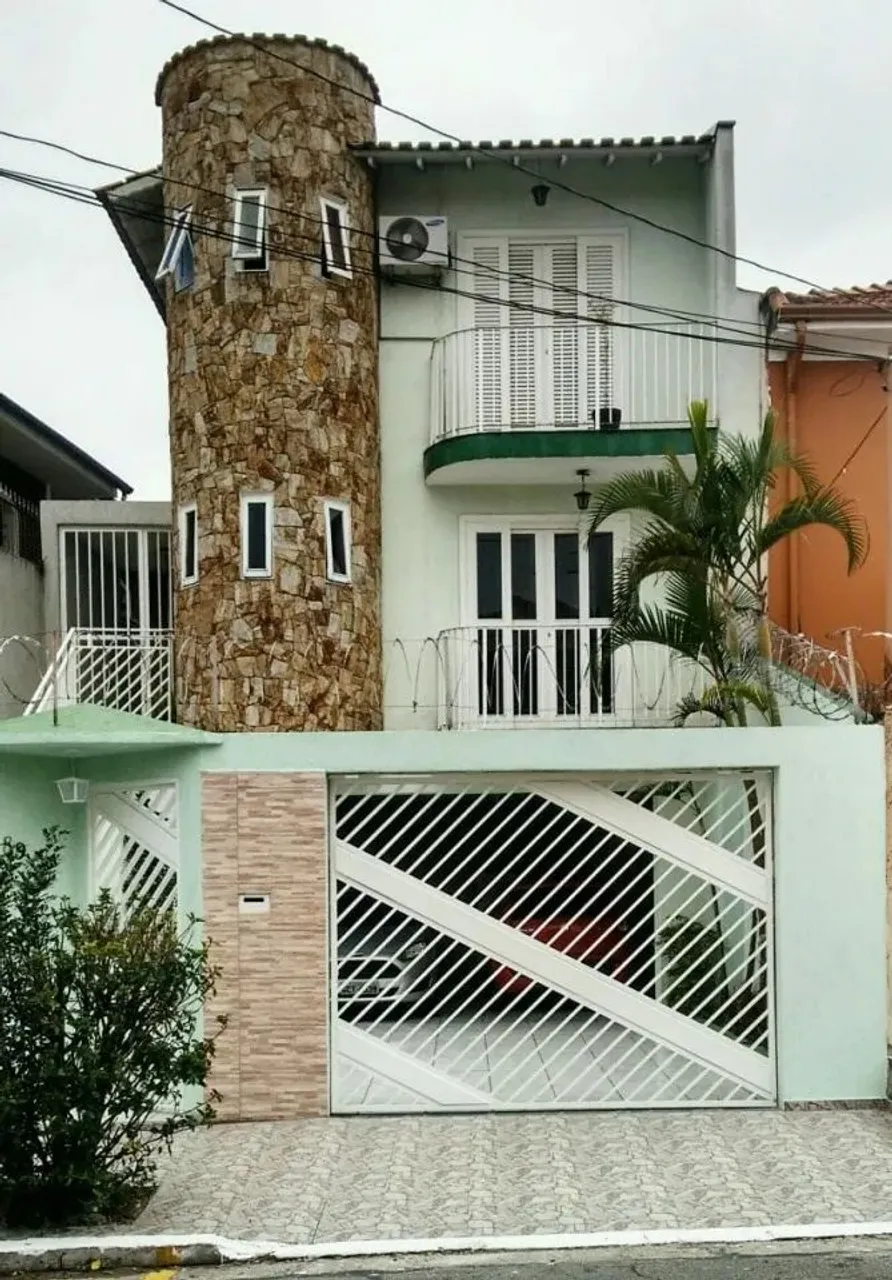 Sobrado à venda na Vila Maria Alta com 300m² 5 dormitórios 1 suíte 5 banheiros 5 vagas.