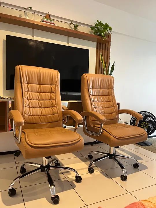 Poltrona giratória com molas ensacadas