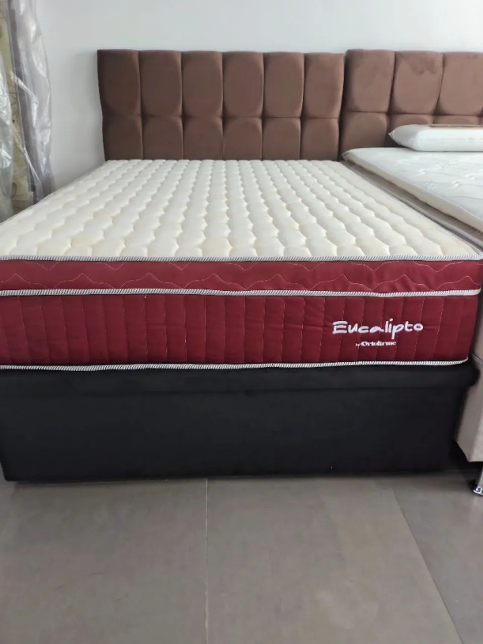 CAMA BOX CASAL COM COLCHÃO DE 32 CENTÍMETROS DE ESPESSURA 