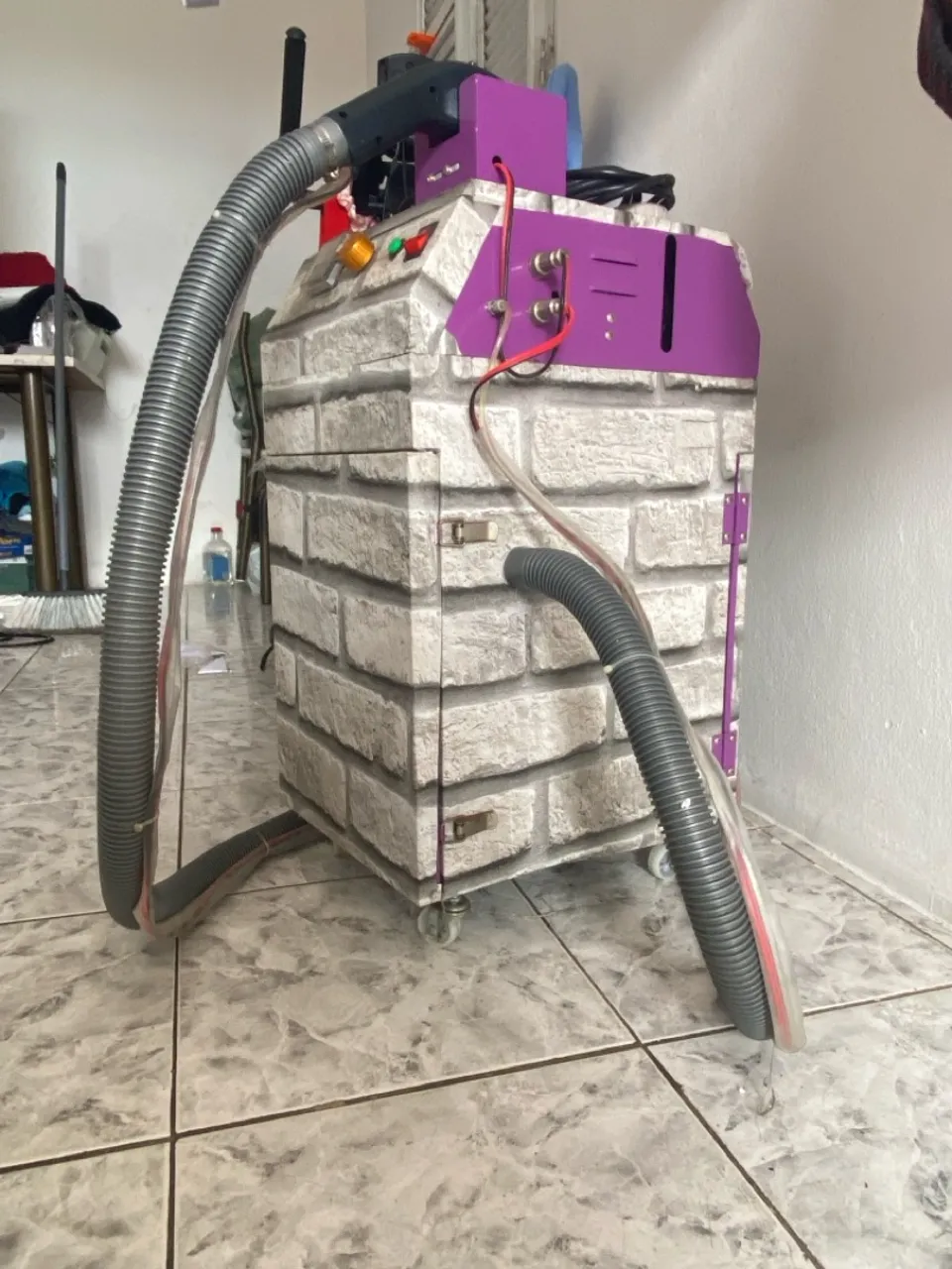 Máquina de arremata linhas e fios