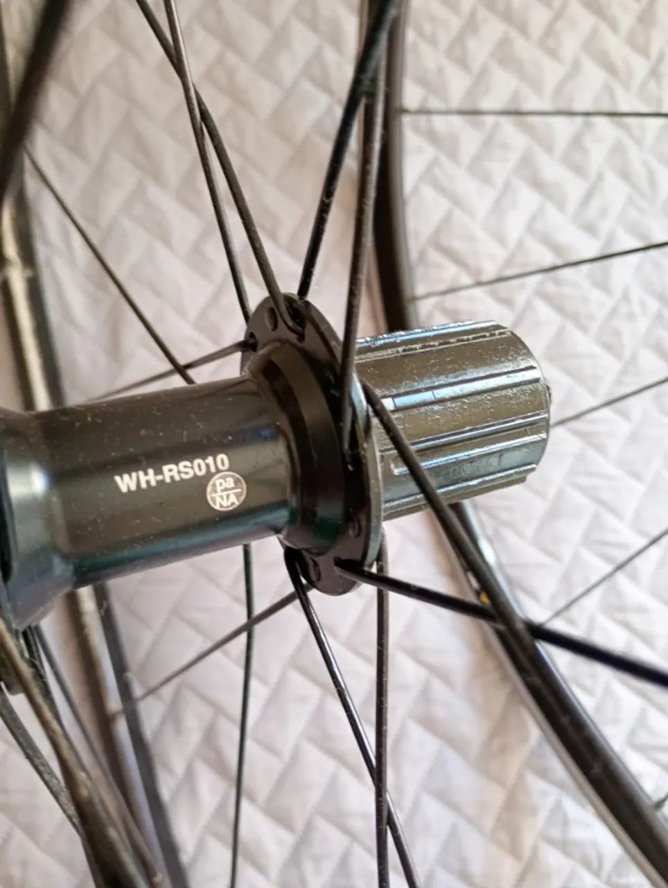   Rodas Speed Shimano RS010 (novinhas, com cubo road e freios Ferradura) - Foto 2