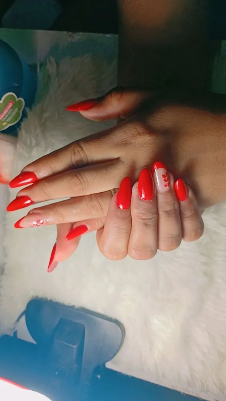 Unhas vermelhas impecáveis - Foto 4