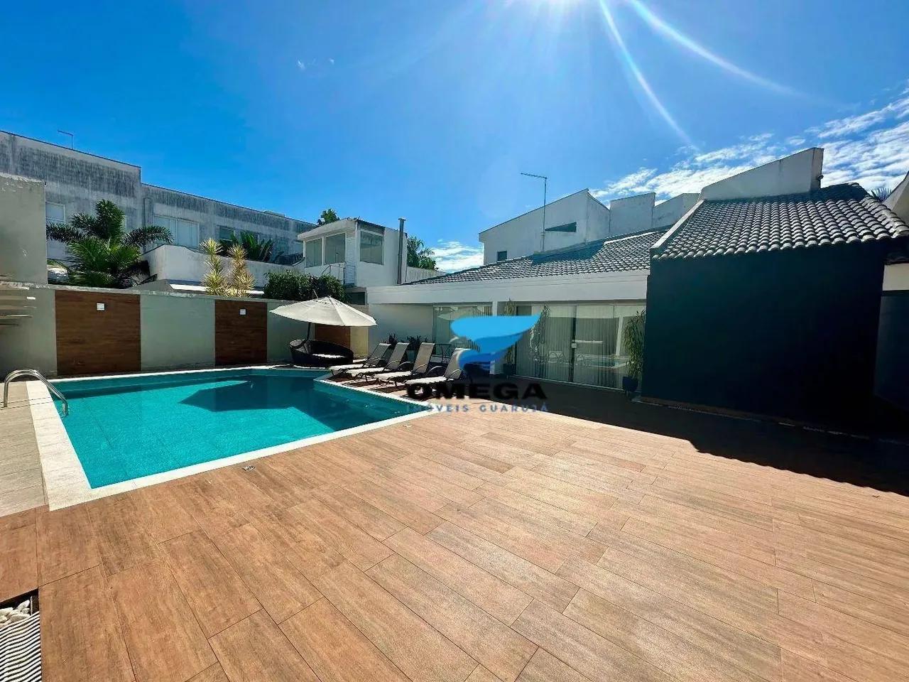 Casa à venda no Condomínio Jardim Acapulco no Guarujá | Omega Imóveis
