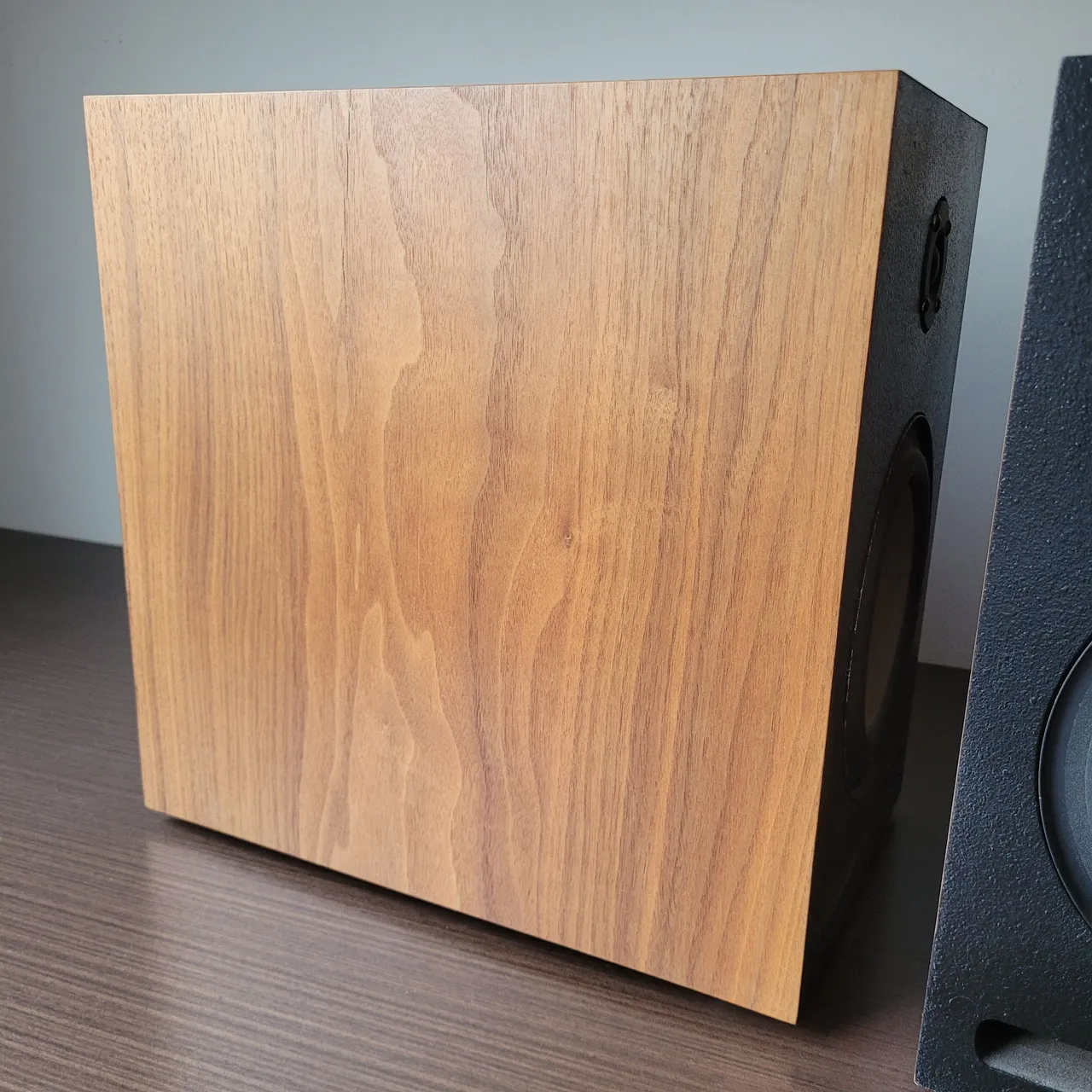 Caixa Acústica de laminadas madeira - Design Clássico