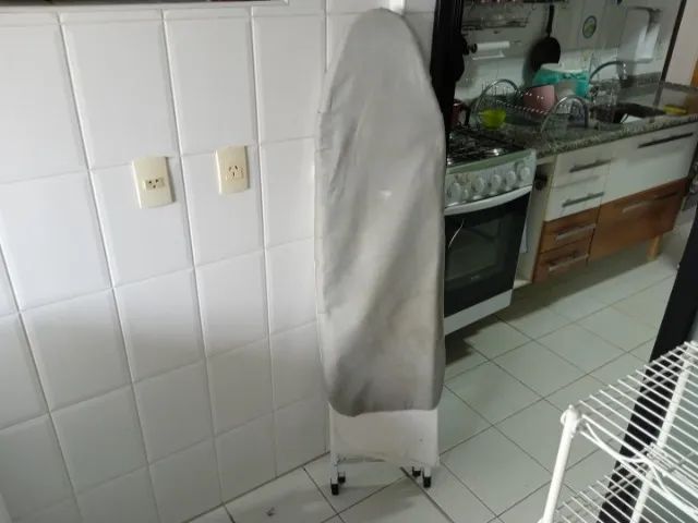 Tábua de passar roupas em Metal Branca 100 cm x 152 cm x 35 cm