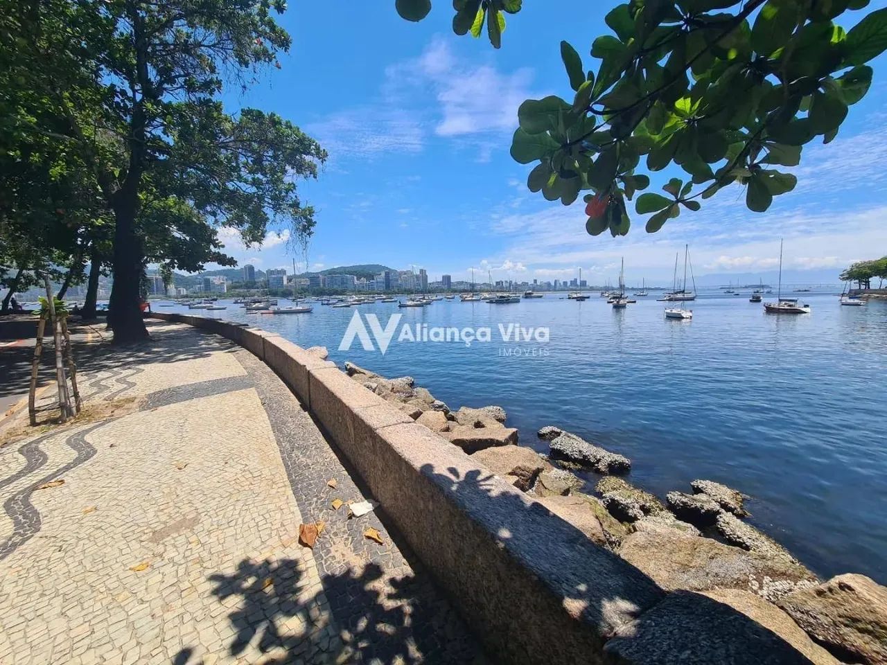 Urca | Apartamento 1 quarto, sendo 1 suite