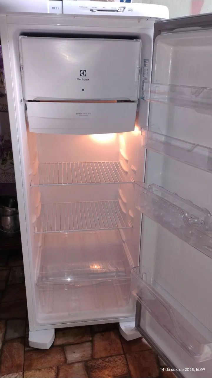 Vendo Geladeira, fogão, ar condicionado  - Foto 2