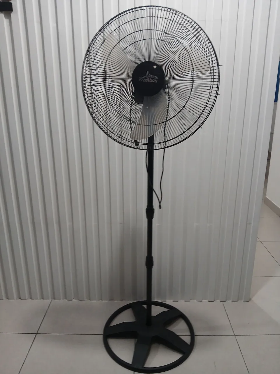 Ventilador de Pé Delta Premium
