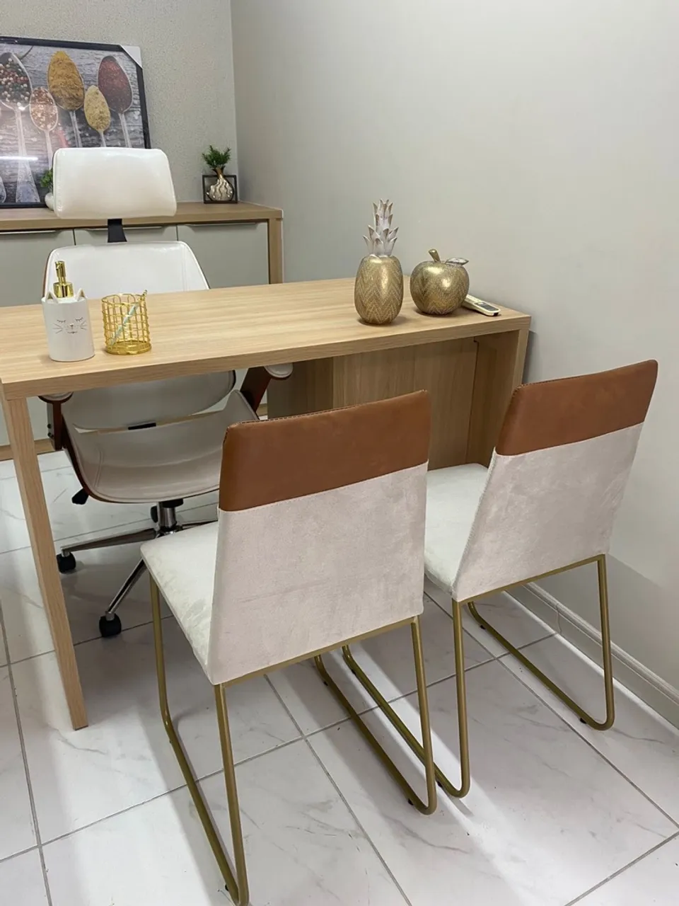 Cadeiras estofadas consultório