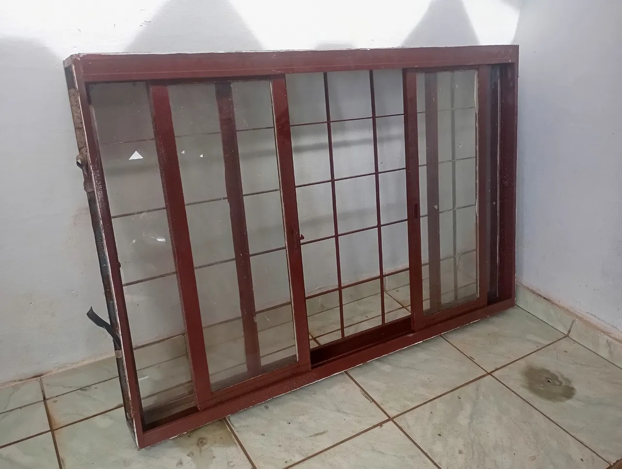 Janela de Alumínio com Grade