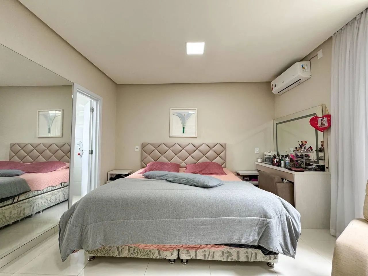 CASA TÉRREA no Passaredo 03 Suítes ( 1 Master com closet) Área Gourmet/ Claraboia/Jardim d