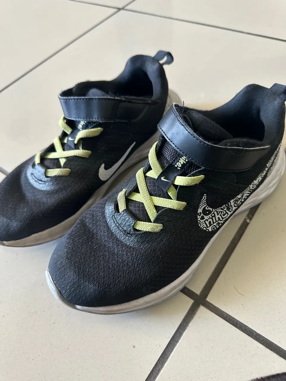Tênis Nike Infantil Preto com Detalhes