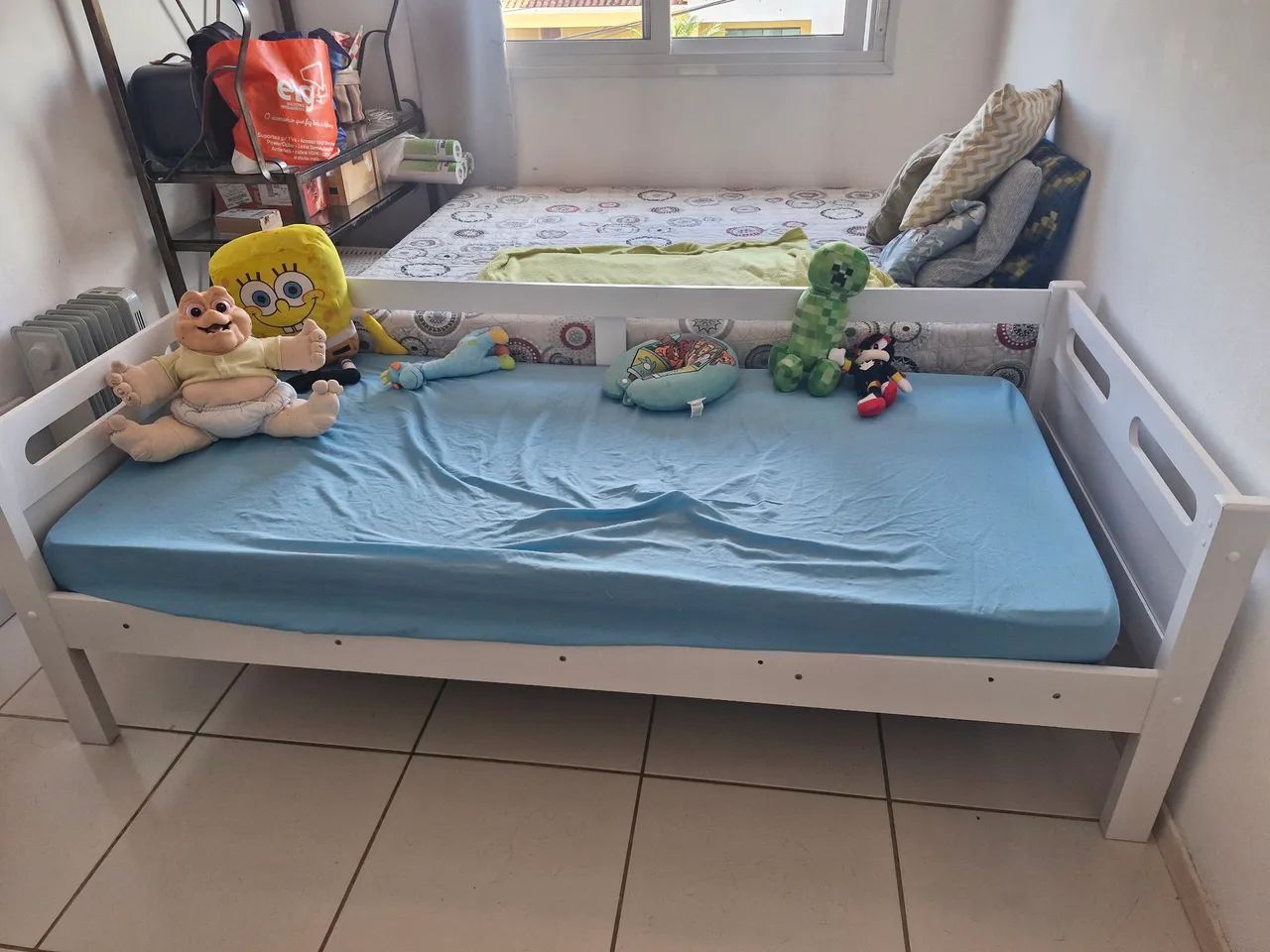 Cama Infantil Branca com Grade de Proteção