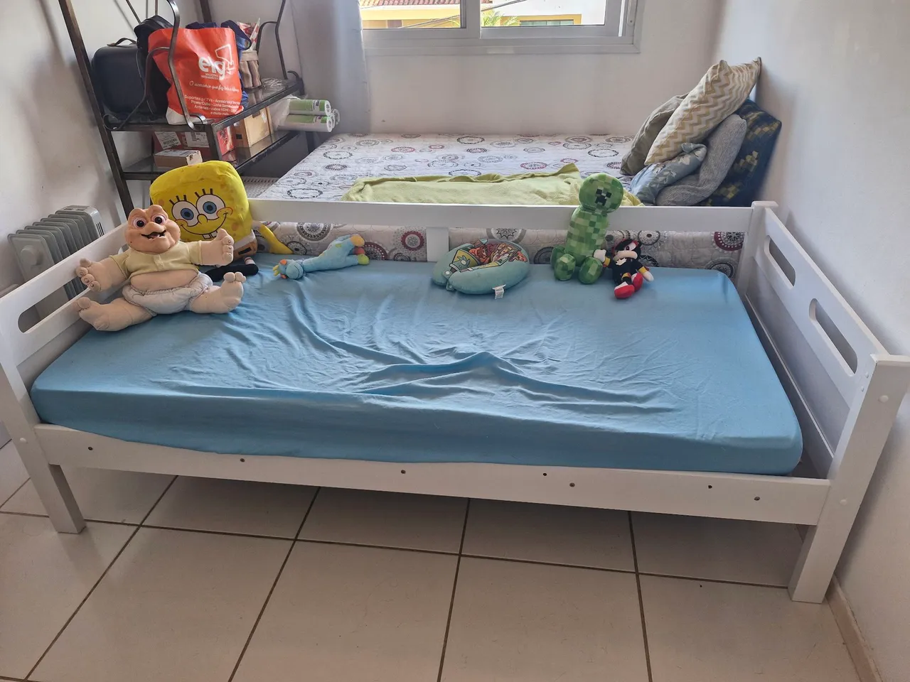 Cama Infantil Branca com Grade de Proteção
