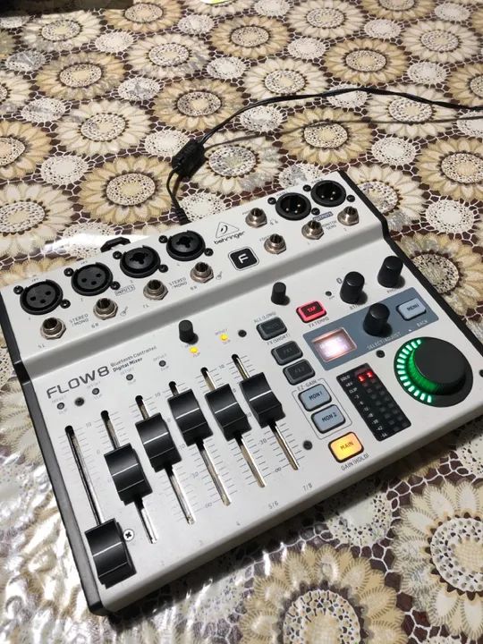 Mesa de Som Behringer Flow 8 - usado - Foto 5