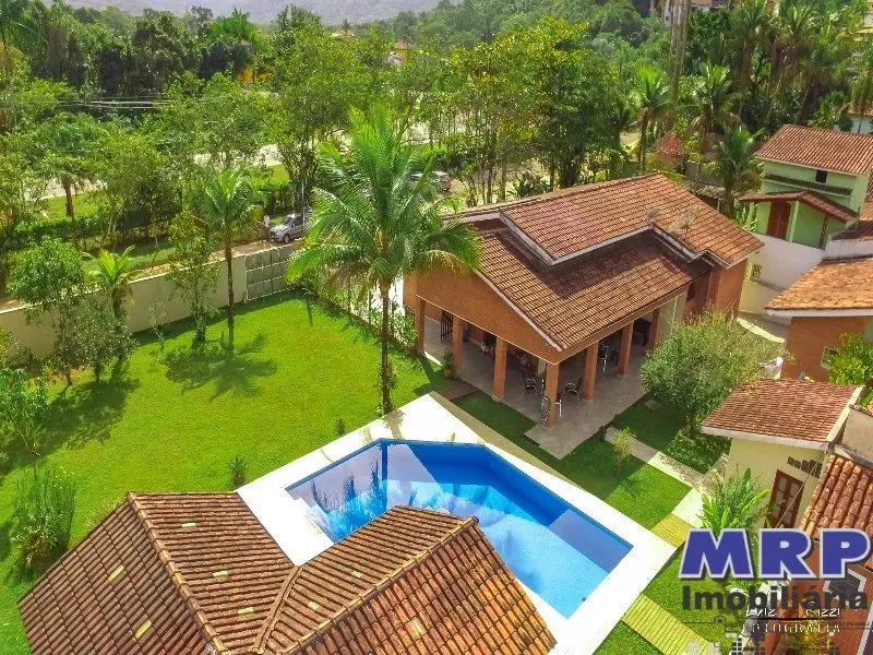 Casa em Ubatuba, condomínio fechado, na praia da lagoinha, com 4 suítes, piscina!