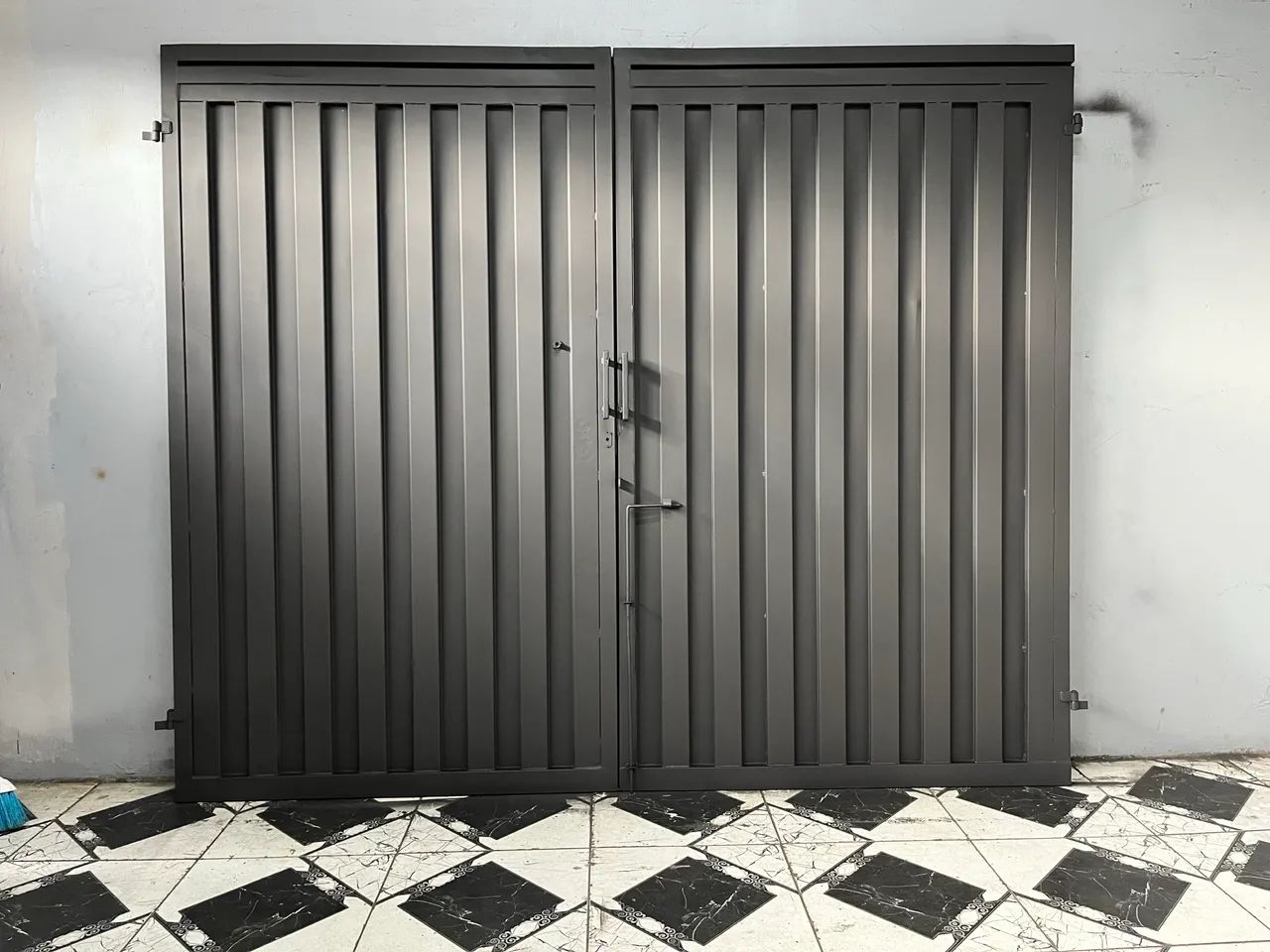Portão de duas folhas (pivotante)64299980474498123