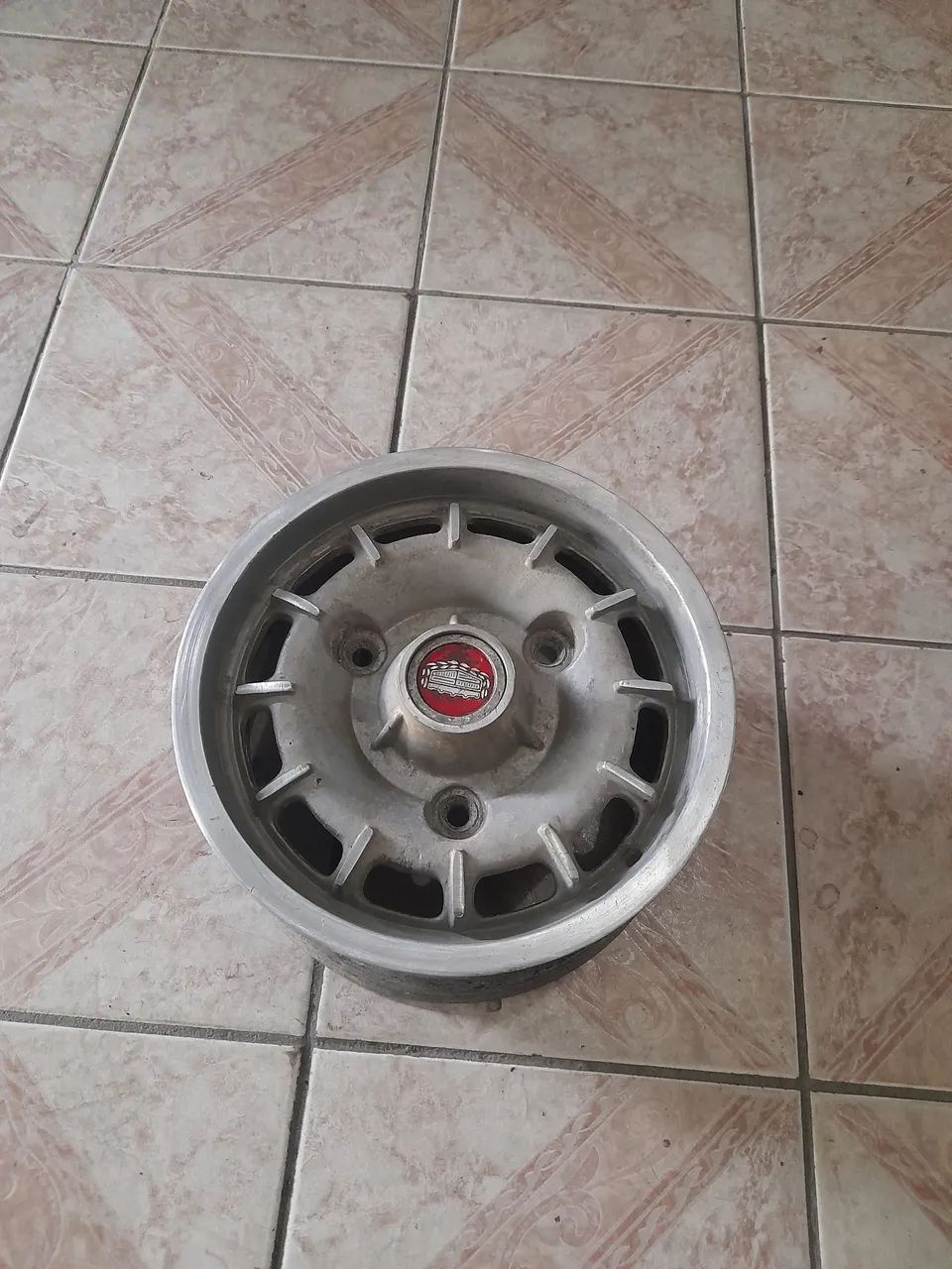 Roda 13 scorro ford DelRey corcel e belina três furos original 